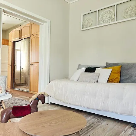 Idyllic Old - Air Conditioning, Free Parking شقة راوما