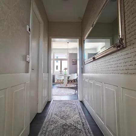 Idyllic Old - Air Conditioning, Free Parking شقة